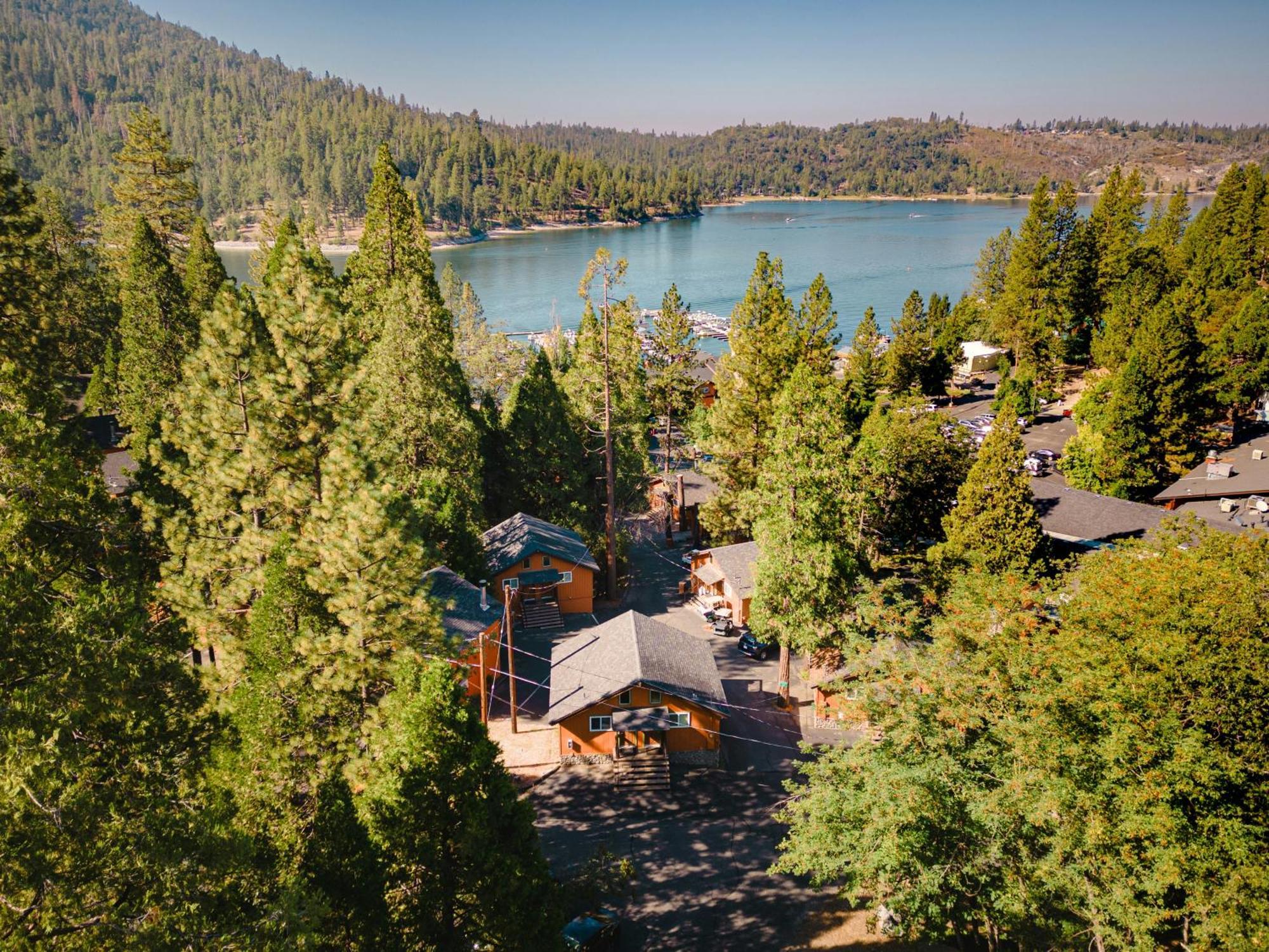 Resort The Pines & Conference Center